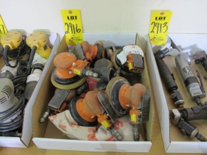 LOT (10) ASSORTED PALM SANDERS (W-51) LOADING & HANDLING FEE $5-